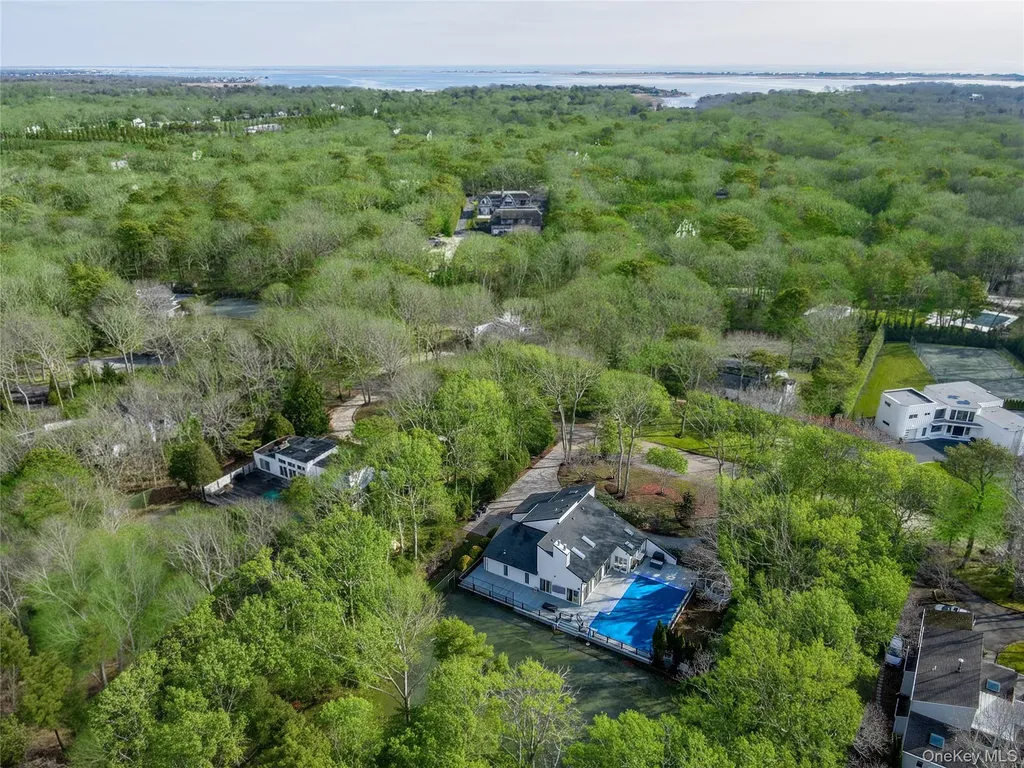 7 Midhampton Court Quogue NY 11959