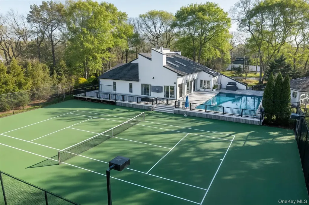 7 Midhampton Court Quogue NY 11959