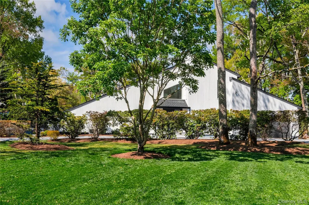 7 Midhampton Court Quogue NY 11959
