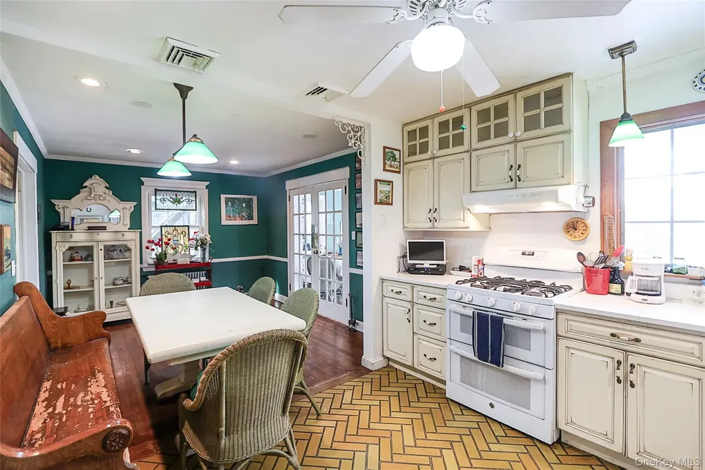 2926 Davis Street Oceanside NY 11572