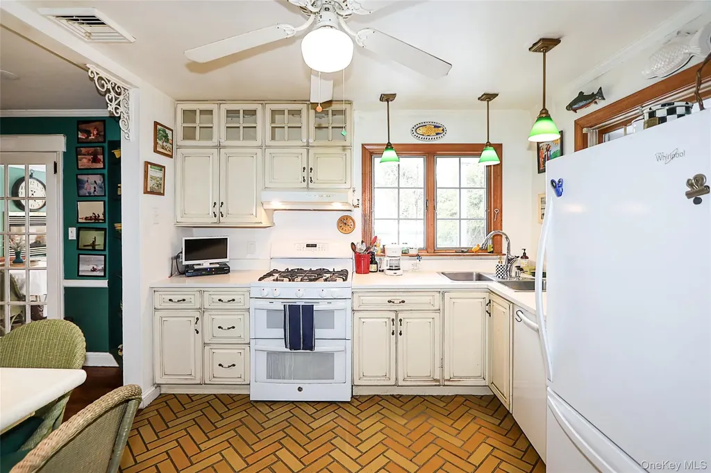 2926 Davis Street Oceanside NY 11572