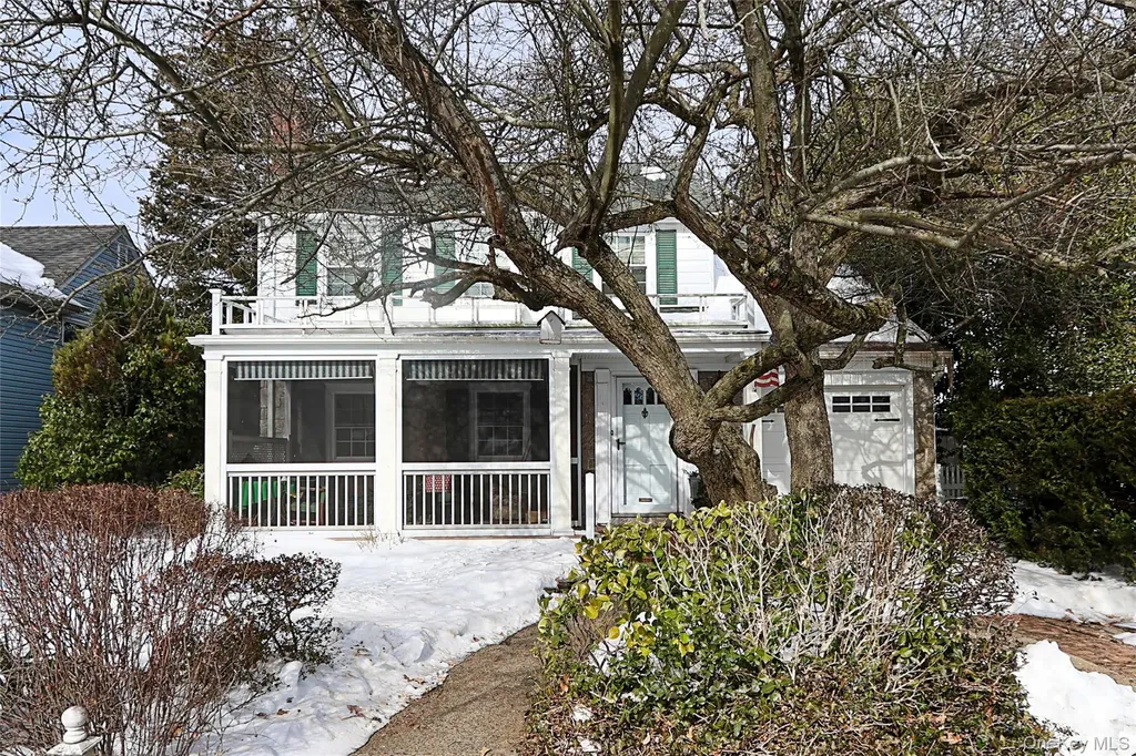 2926 Davis Street Oceanside NY 11572