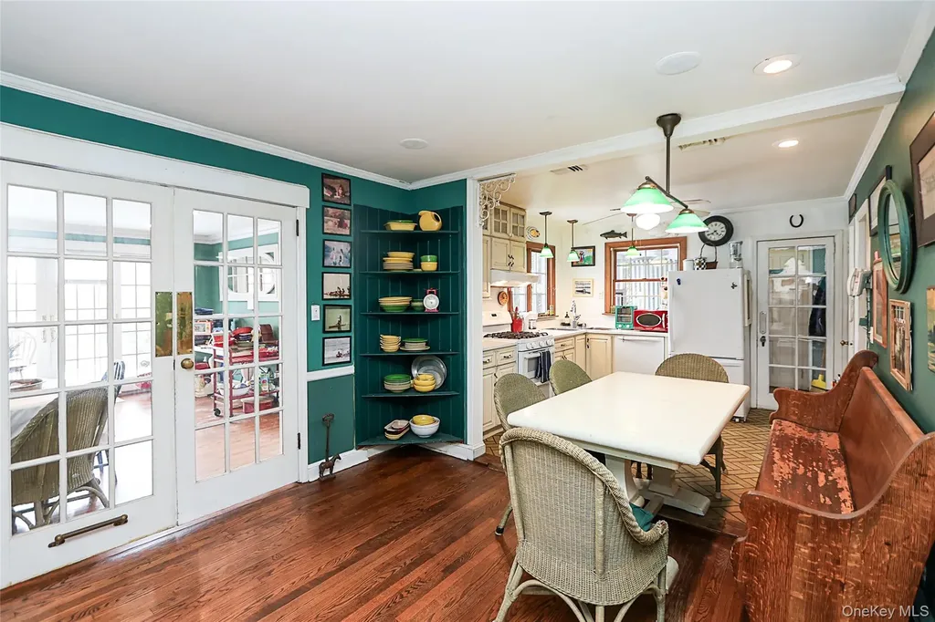 2926 Davis Street Oceanside NY 11572