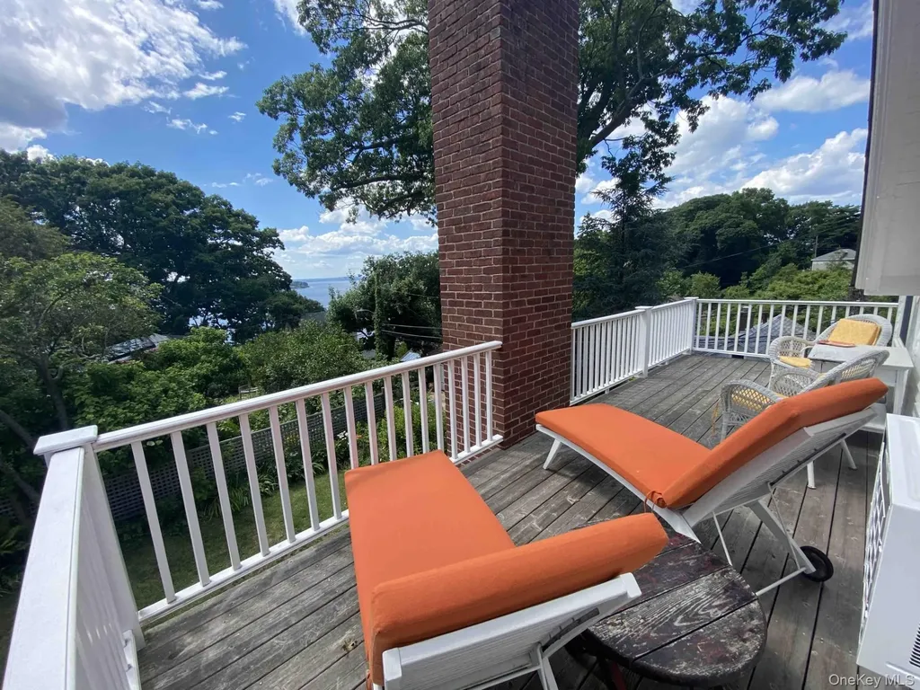 161 15th Avenue Sea Cliff NY 11579