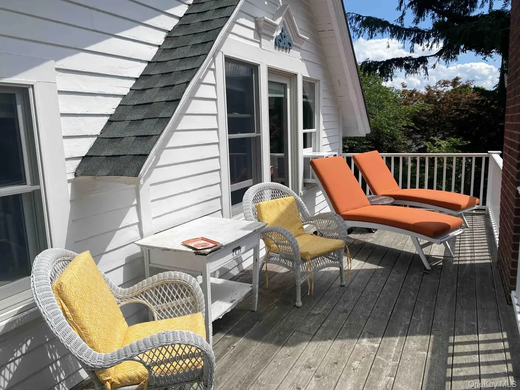 161 15th Avenue Sea Cliff NY 11579