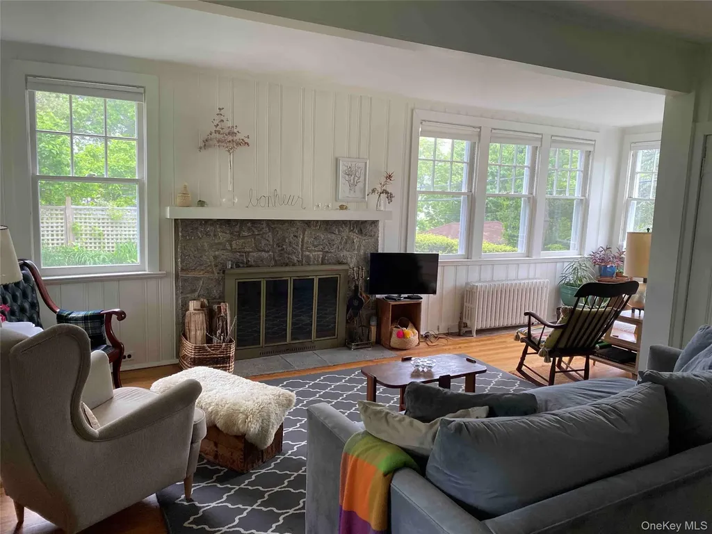 161 15th Avenue Sea Cliff NY 11579