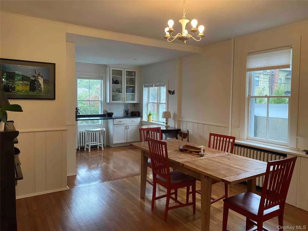161 15th Avenue Sea Cliff NY 11579