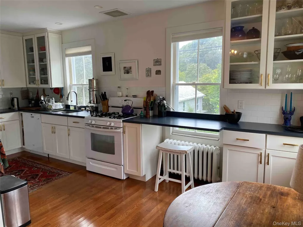 161 15th Avenue Sea Cliff NY 11579