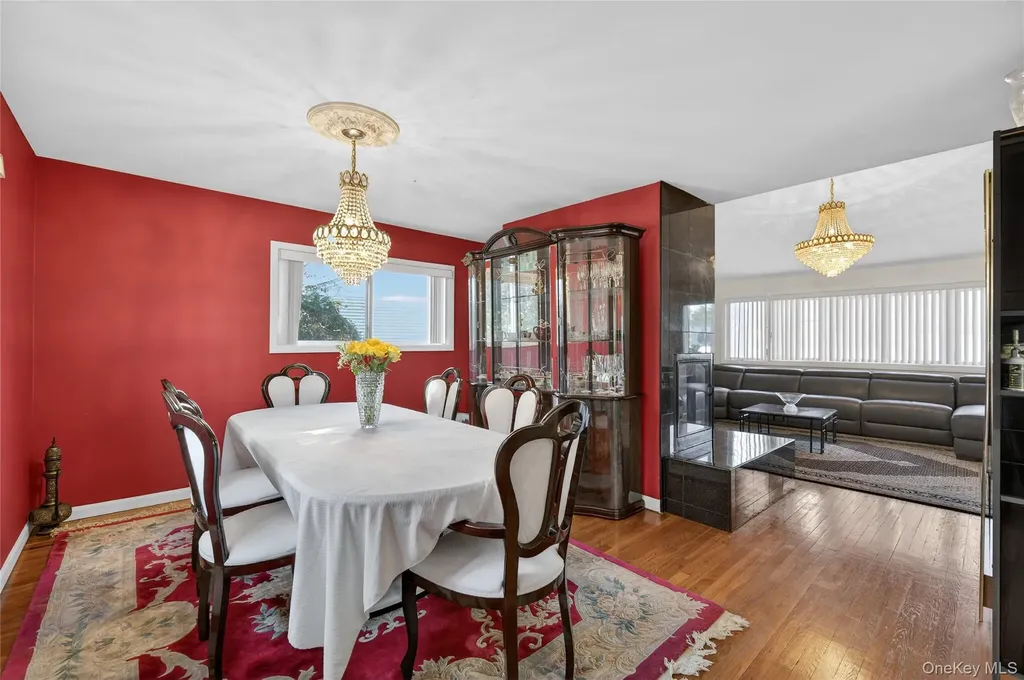 1 Peppermill Road Roslyn NY 11576