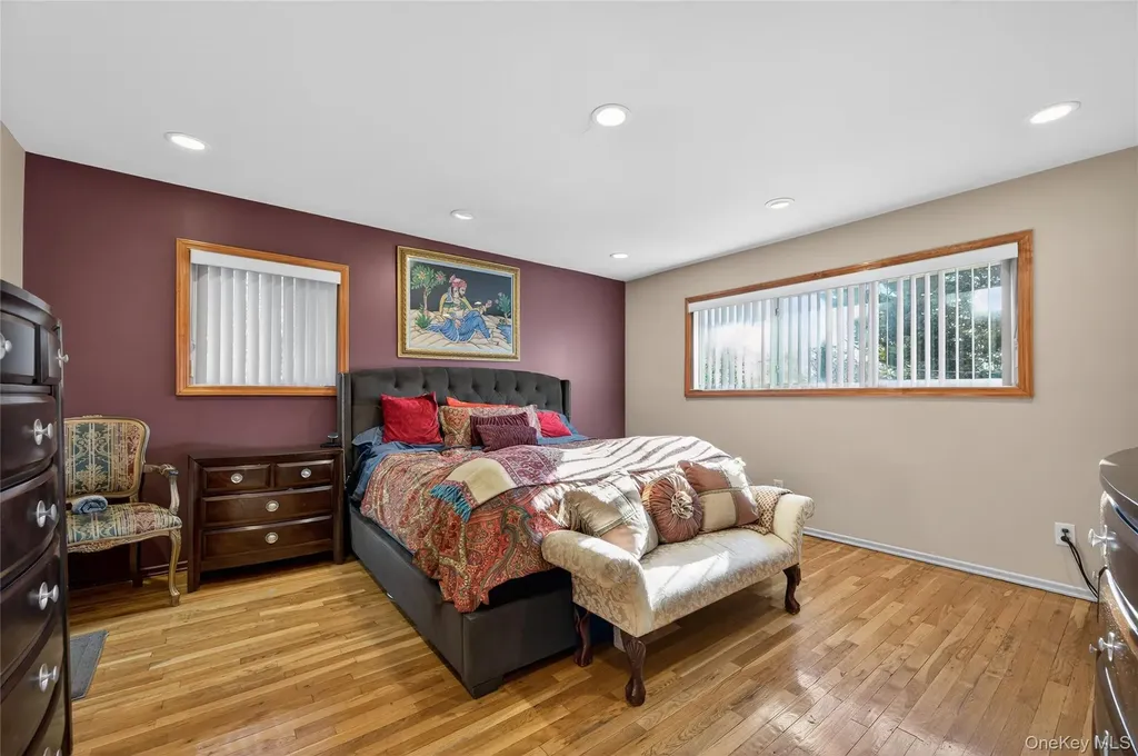 1 Peppermill Road Roslyn NY 11576