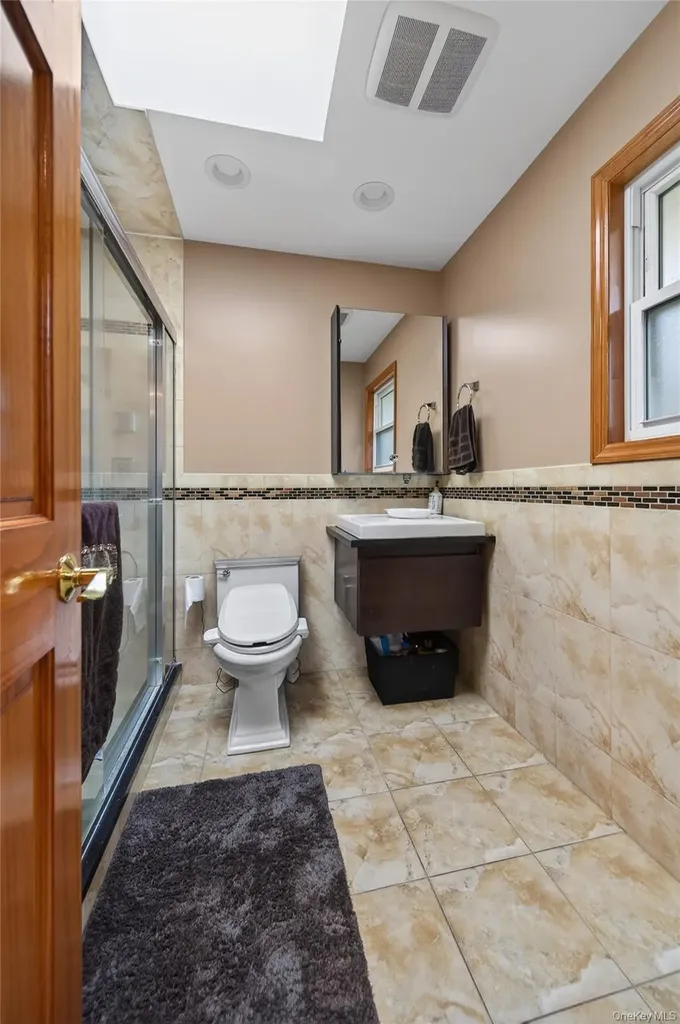 1 Peppermill Road Roslyn NY 11576