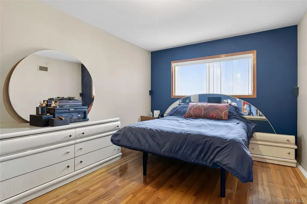 1 Peppermill Road Roslyn NY 11576