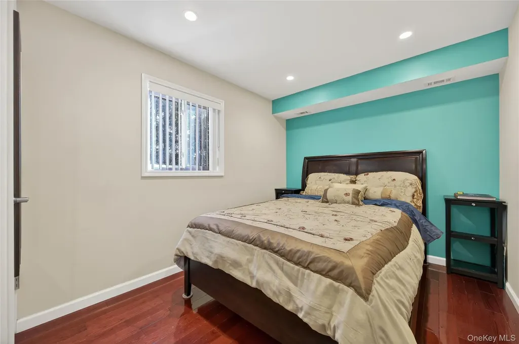 1 Peppermill Road Roslyn NY 11576