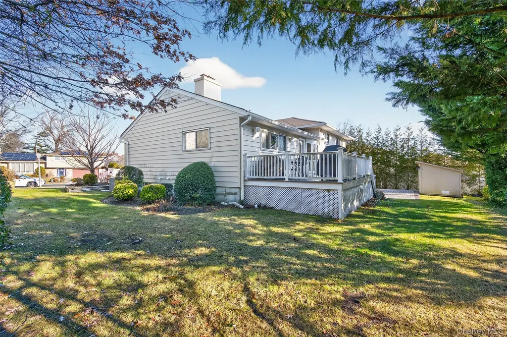 1 Peppermill Road Roslyn NY 11576