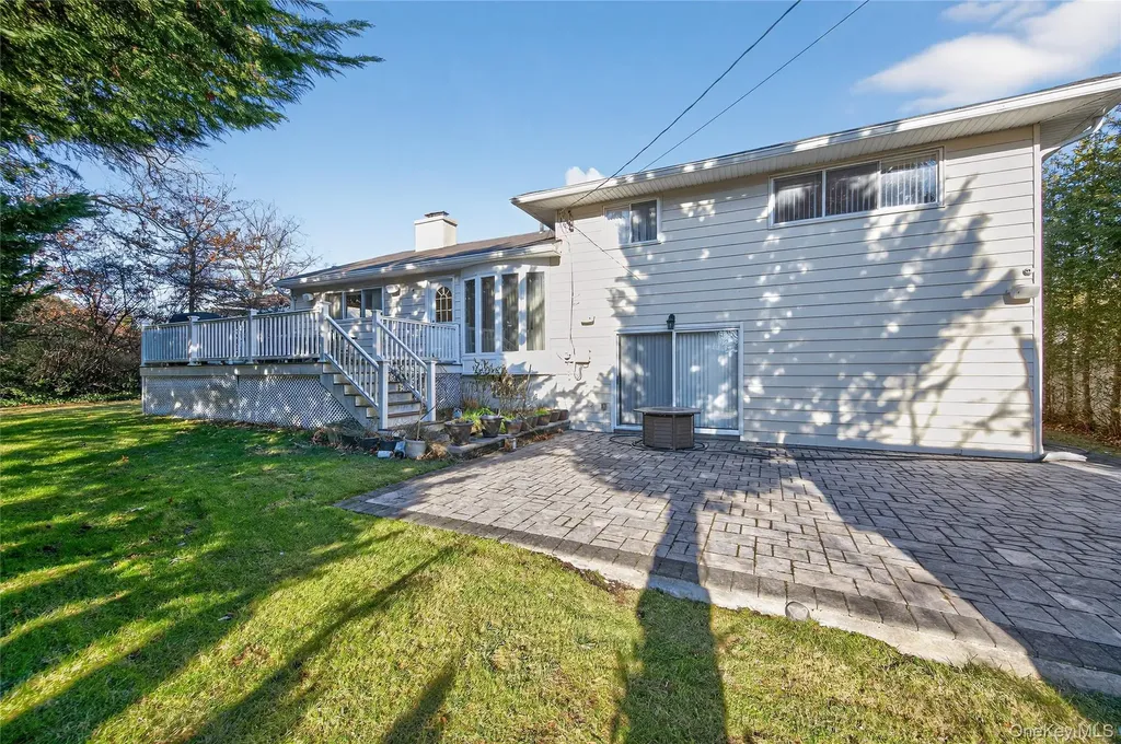 1 Peppermill Road Roslyn NY 11576