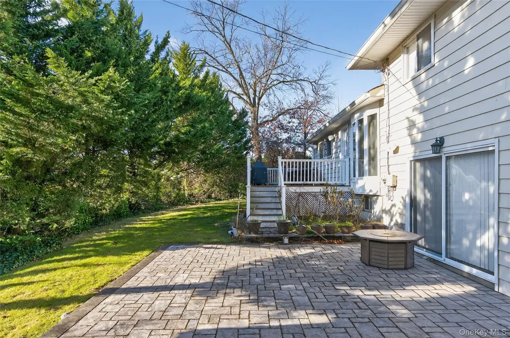 1 Peppermill Road Roslyn NY 11576