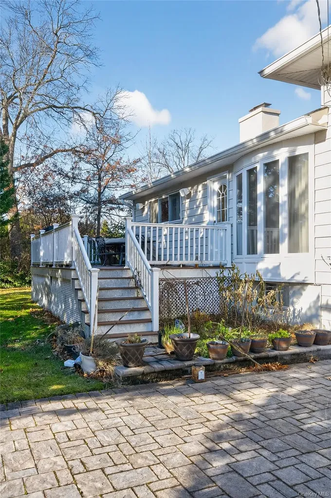 1 Peppermill Road Roslyn NY 11576
