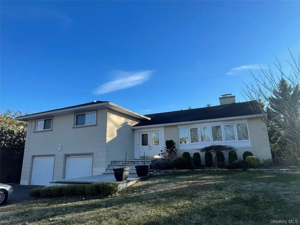 1 Peppermill Road Roslyn NY 11576