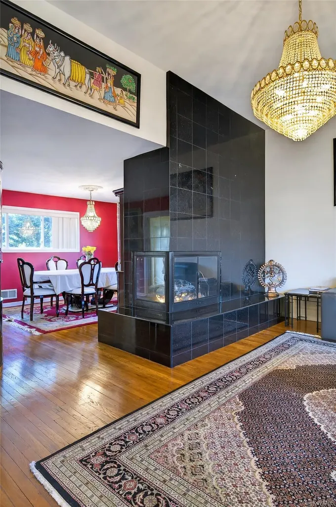 1 Peppermill Road Roslyn NY 11576