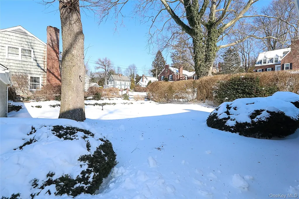 71 Beechwood Avenue Manhasset NY 11030