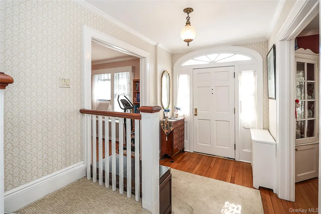 71 Beechwood Avenue Manhasset NY 11030