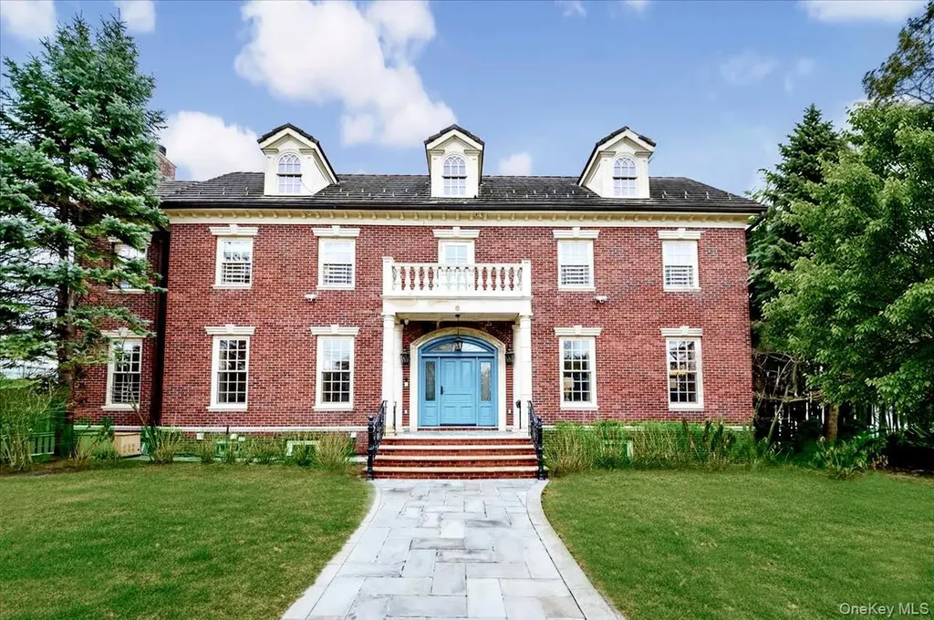 6 Westmoreland Place Douglaston NY 11363