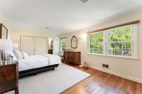 8 Harvard Lane Hastings-on-hudson NY 10706