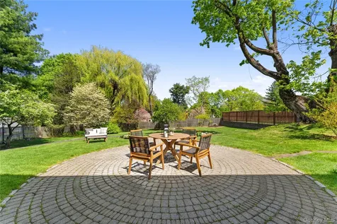 8 Harvard Lane Hastings-on-hudson NY 10706
