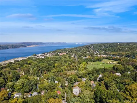 8 Harvard Lane Hastings-on-hudson NY 10706