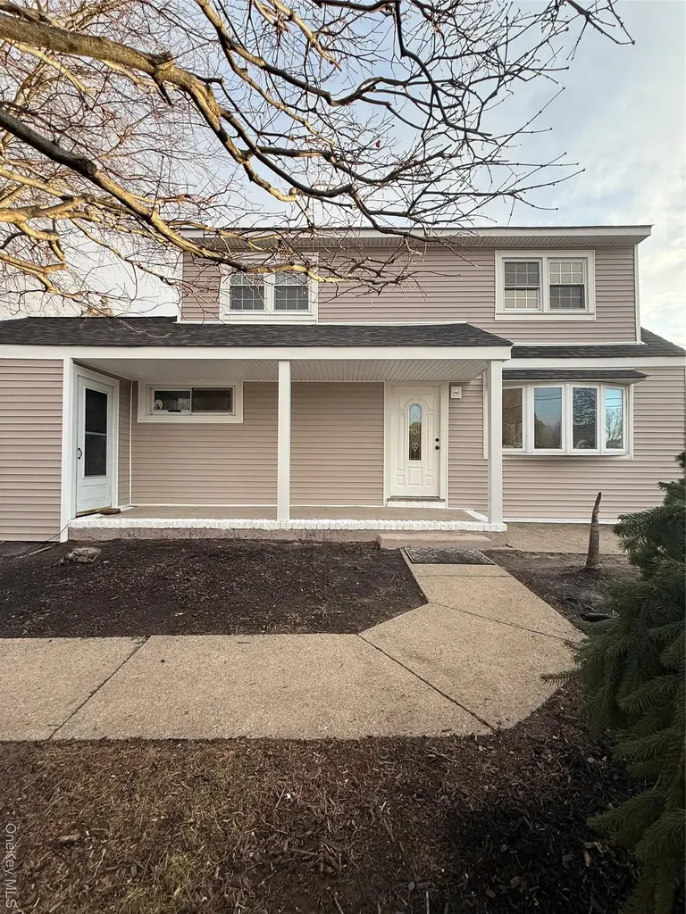 152 Gracie Drive North Babylon NY 11703