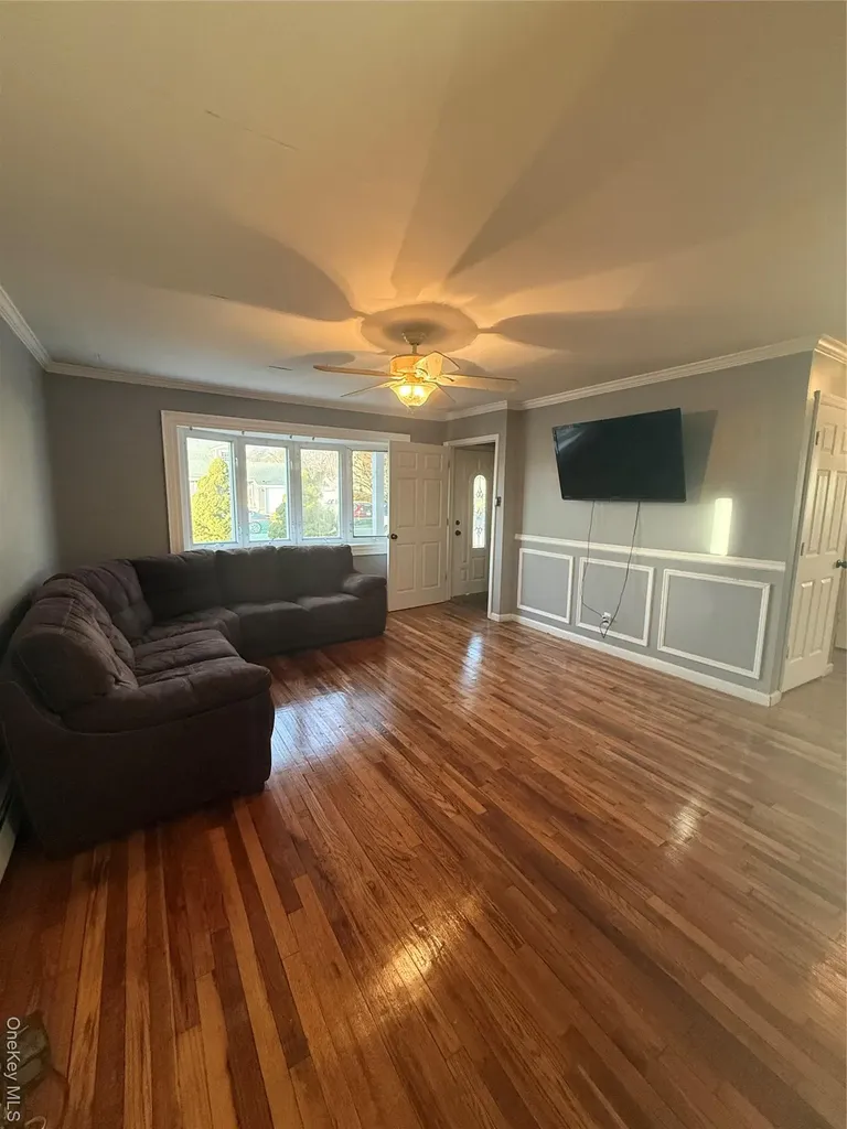 152 Gracie Drive North Babylon NY 11703