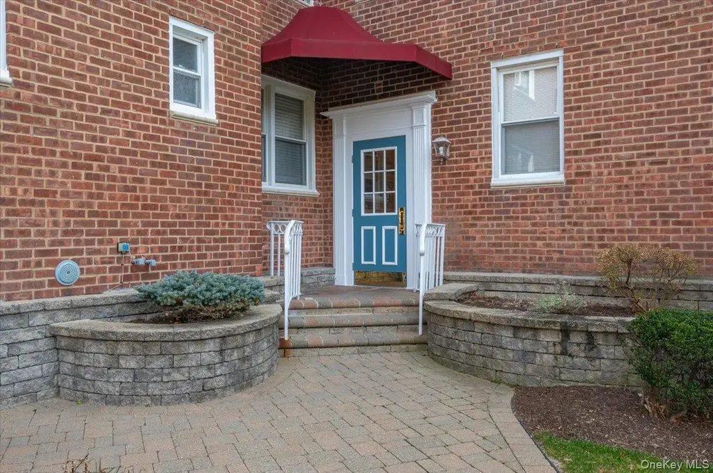 13 Bryant Crescent White Plains NY 10604