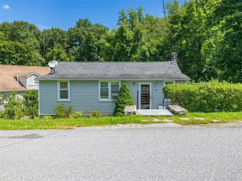 28 Brewster Drive Carmel NY 10512