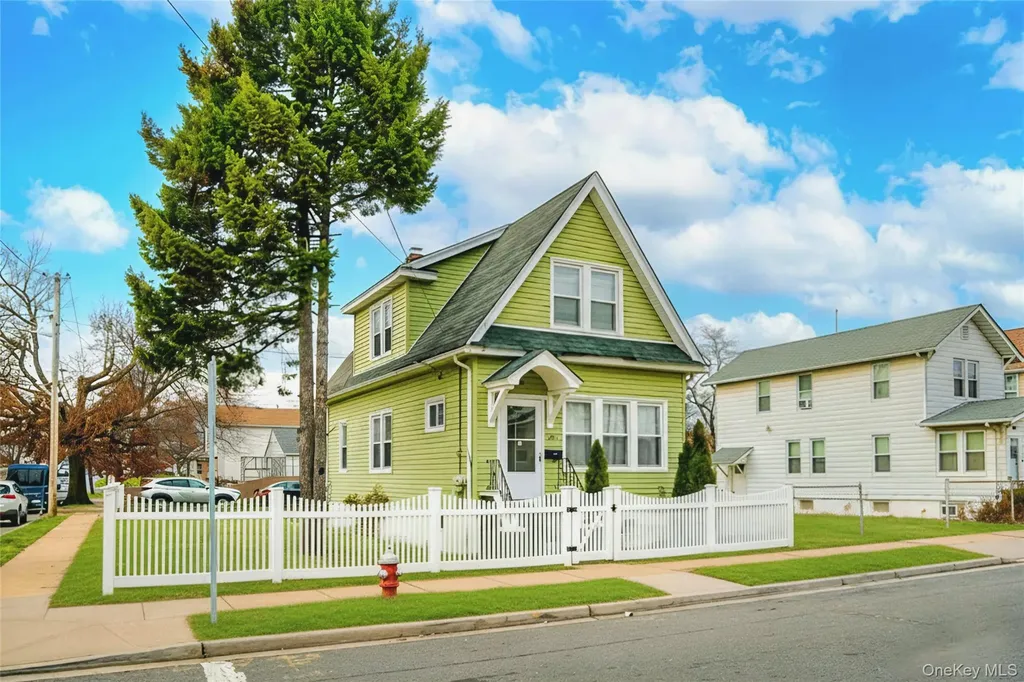 38 Lehrer Avenue Elmont NY 11003