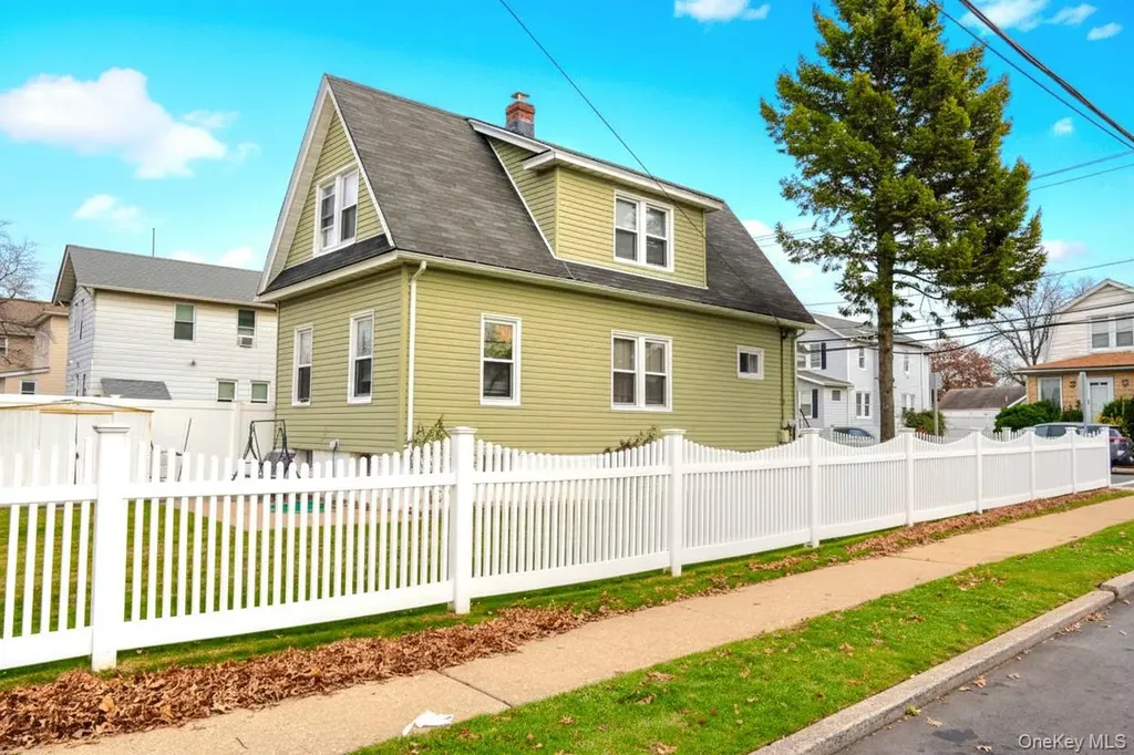 38 Lehrer Avenue Elmont NY 11003