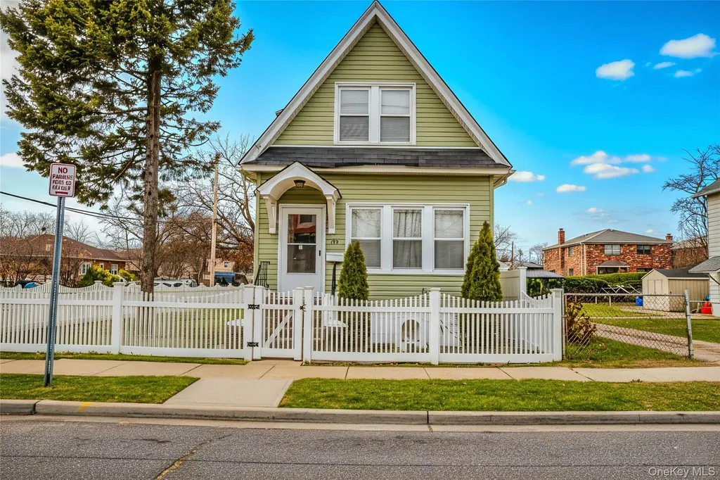 38 Lehrer Avenue Elmont NY 11003