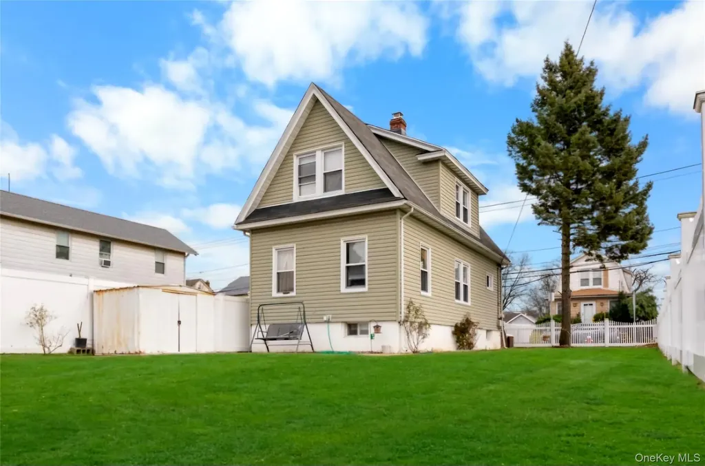 38 Lehrer Avenue Elmont NY 11003