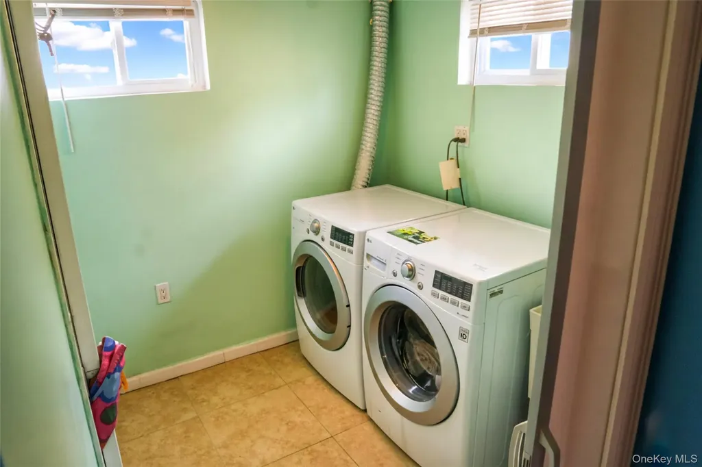 38 Lehrer Avenue Elmont NY 11003