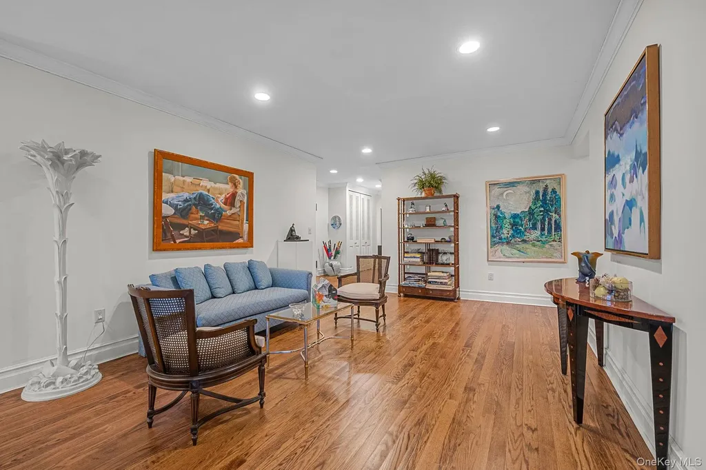 1 Kensington Gate Great Neck NY 11021