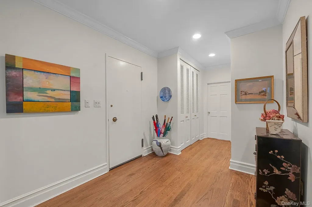 1 Kensington Gate Great Neck NY 11021