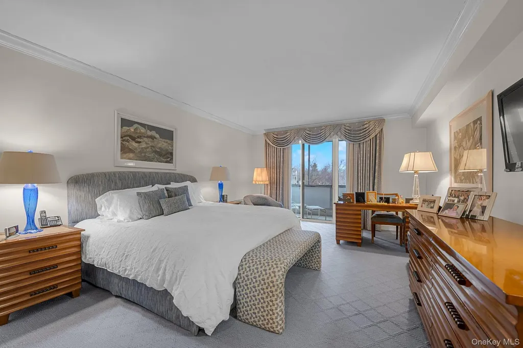 1 Kensington Gate Great Neck NY 11021