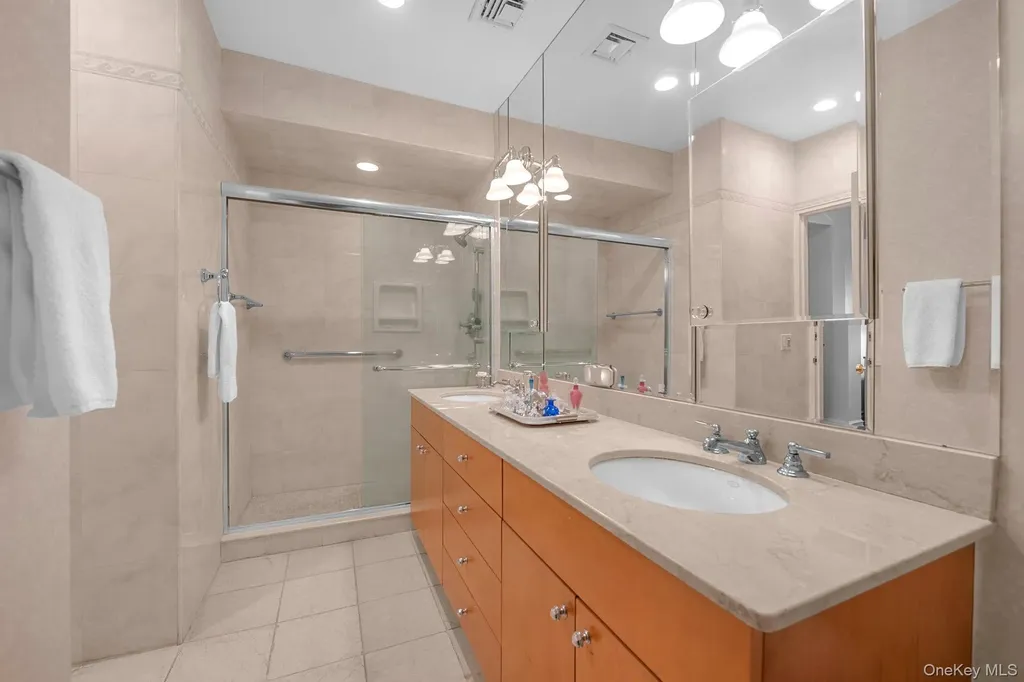 1 Kensington Gate Great Neck NY 11021