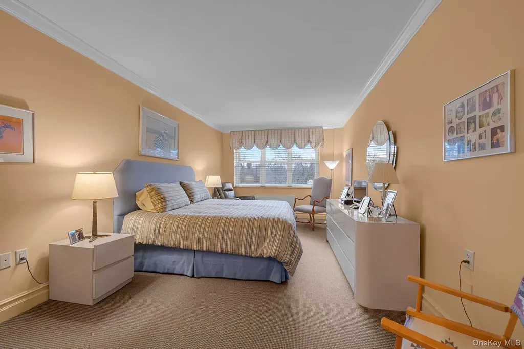 1 Kensington Gate Great Neck NY 11021