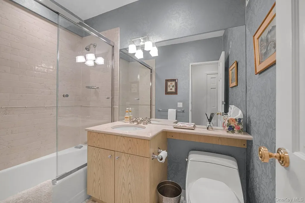 1 Kensington Gate Great Neck NY 11021
