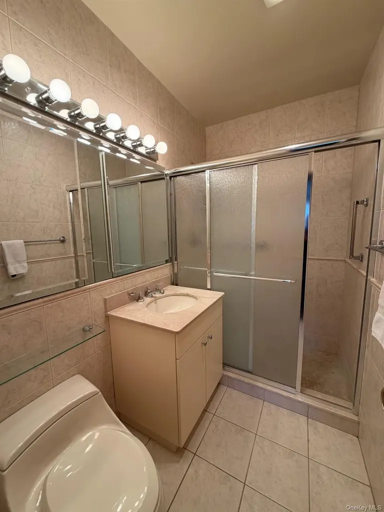 1 Kensington Gate Great Neck NY 11021