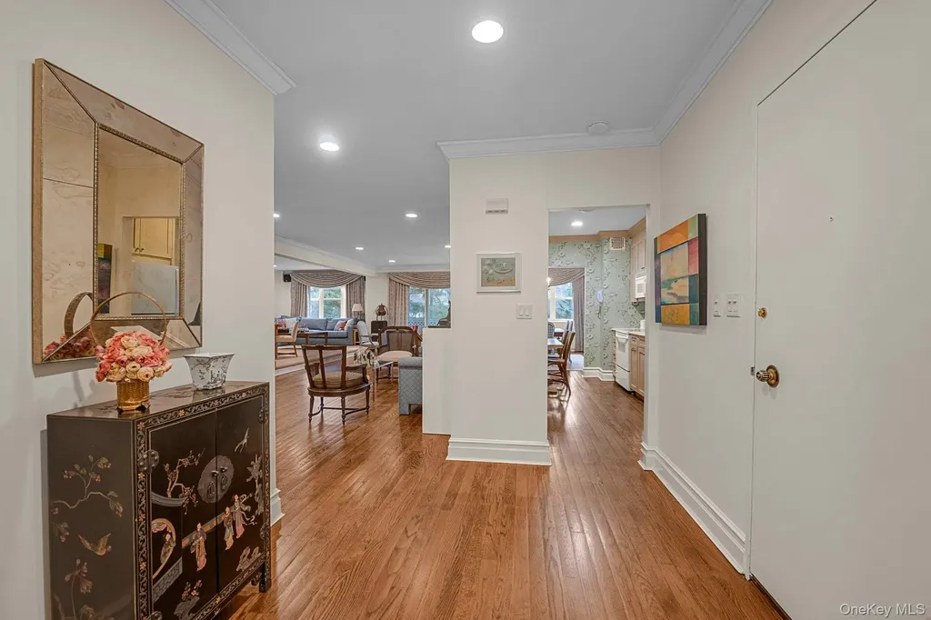 1 Kensington Gate Great Neck NY 11021