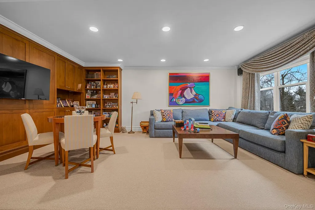 1 Kensington Gate Great Neck NY 11021