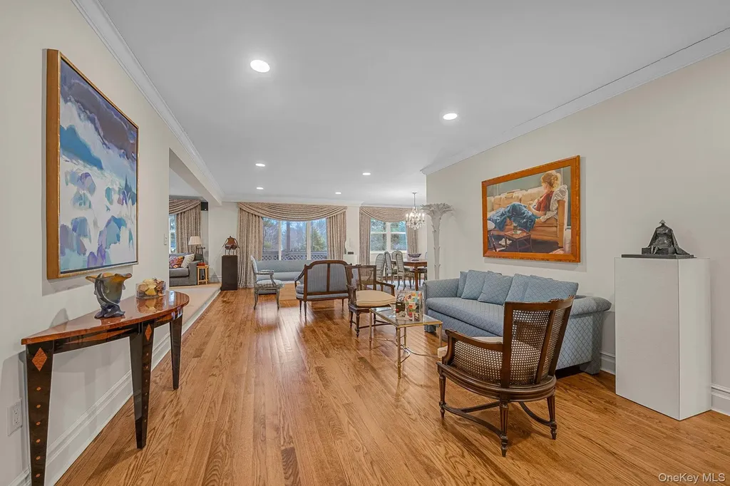 1 Kensington Gate Great Neck NY 11021