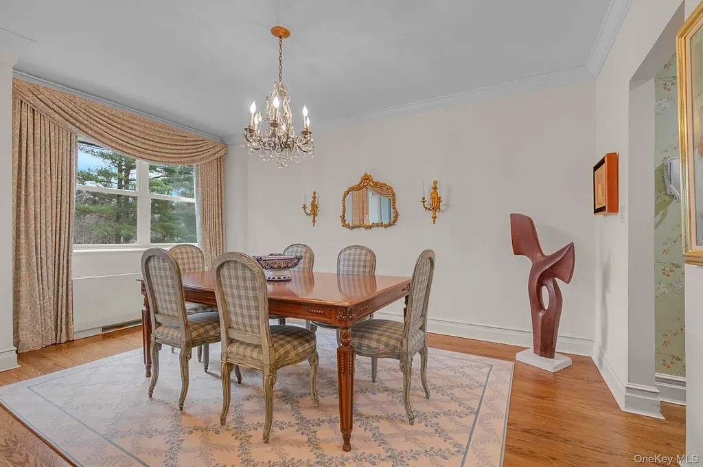 1 Kensington Gate Great Neck NY 11021