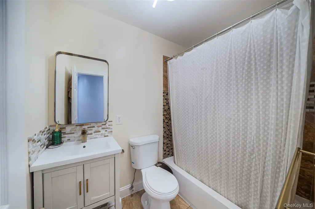 6 Denmark Court Huntington NY 11743